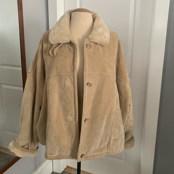 Jones New York Tan and Cream / Ivory Suede Jacket lined with faux fur. - Picture 2 of 15